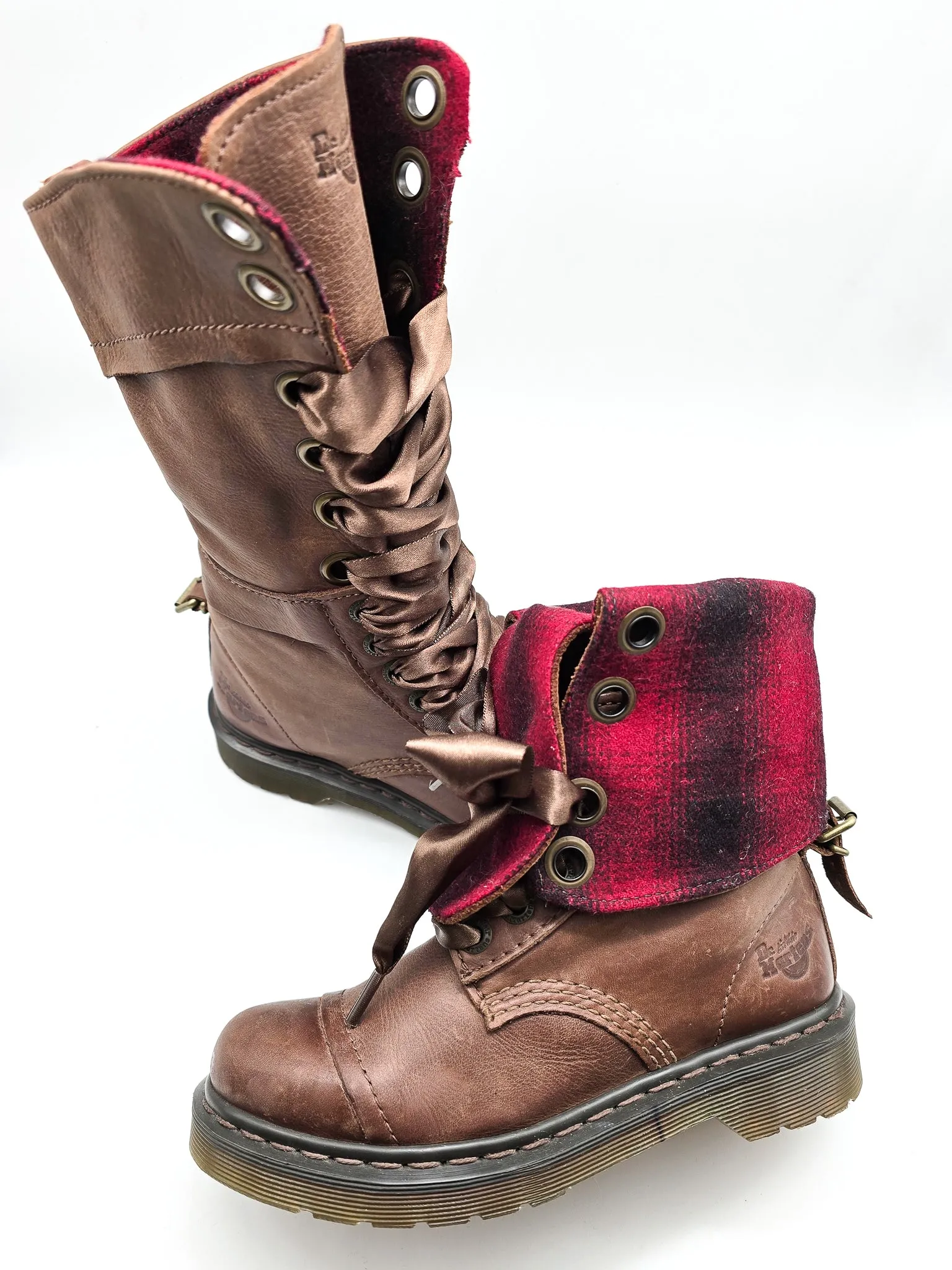 DR. MARTENS TRIUMPH BROWN PLAID