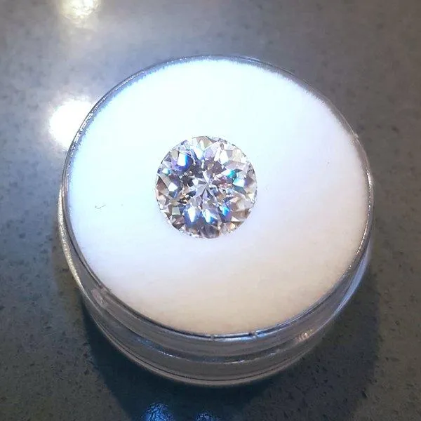 Harro Gem Jubilee Vintage Round Moissanite